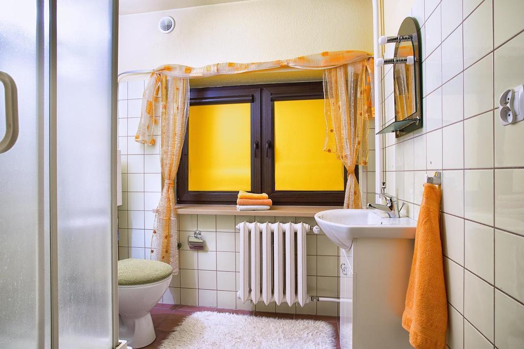Dom Goscinny Przedmiescie キェルツェ 部屋 写真