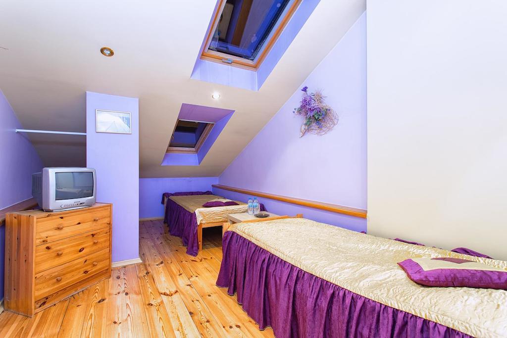 Dom Goscinny Przedmiescie キェルツェ 部屋 写真